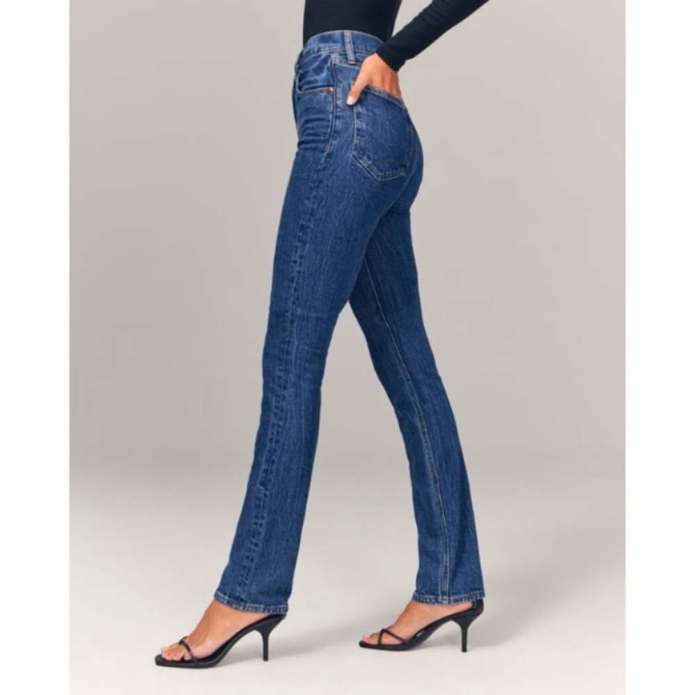 Abercrombie & Fitch Ultra High Rise 90s Slim Straight Jean blue
